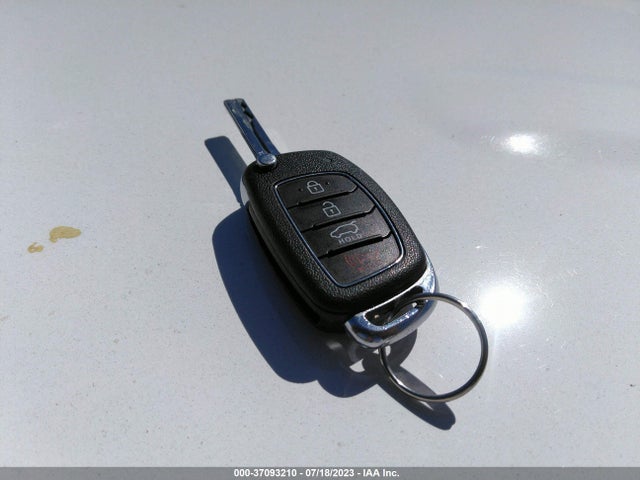 Hyundai TUCSON SE 2018 KM8J2CA42JU778890 Image 3