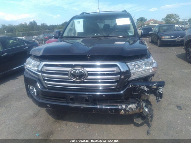 2016 Toyota Land Cruiser, VIN: JTMCY7AJ7G4044456