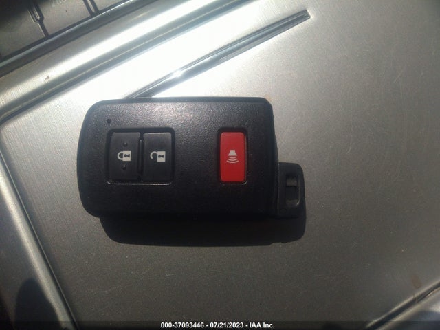 2016 Toyota Land Cruiser, VIN: JTMCY7AJ7G4044456