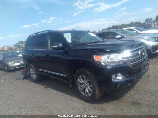 2016 Toyota Land Cruiser, VIN: JTMCY7AJ7G4044456