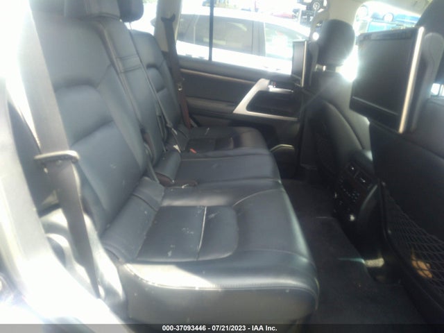 2016 Toyota Land Cruiser, VIN: JTMCY7AJ7G4044456
