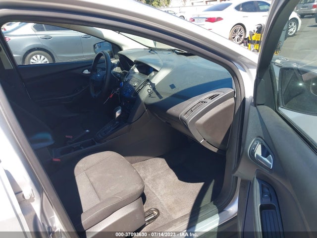 1FADP3K29JL242305 Ford FOCUS SE
