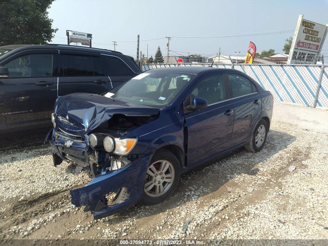 Chevrolet SONIC LT 2014 1G1JC5SHXE4194427 Image 2