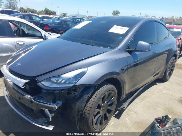 Tesla Model Y Long Range 2023 7SAYGDEE5PA124870 Image 2