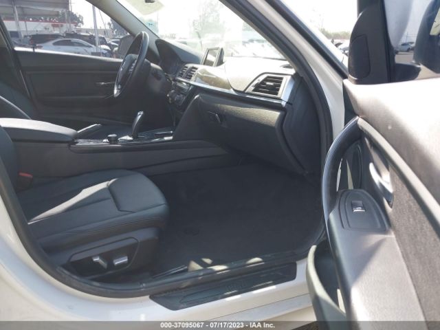 WBA8A9C30HK864781 BMW 3 Series 320i