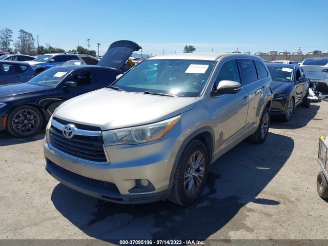 Toyota Highlander Le 2015 5TDZKRFH5FS093672 Image 2