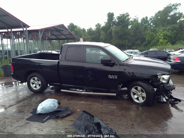 2018 RAM 1500 EXPRESS VIN: 1C6RR7FG1JS185800