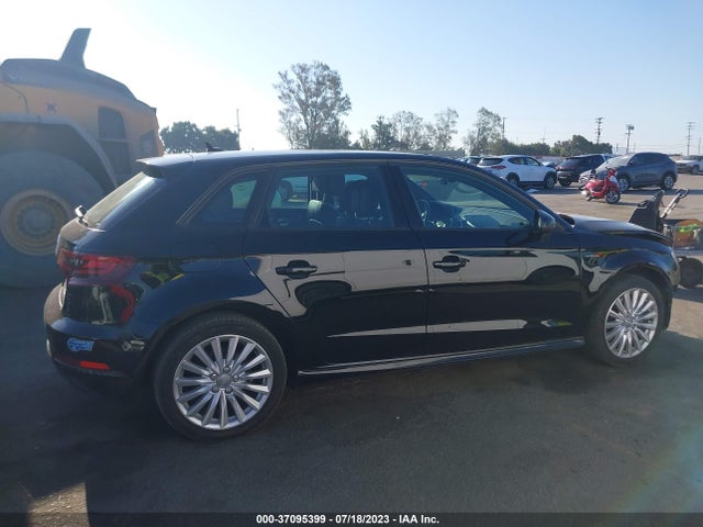 WAUUPBFF1GA122999 Audi A3 E-tron Premium
