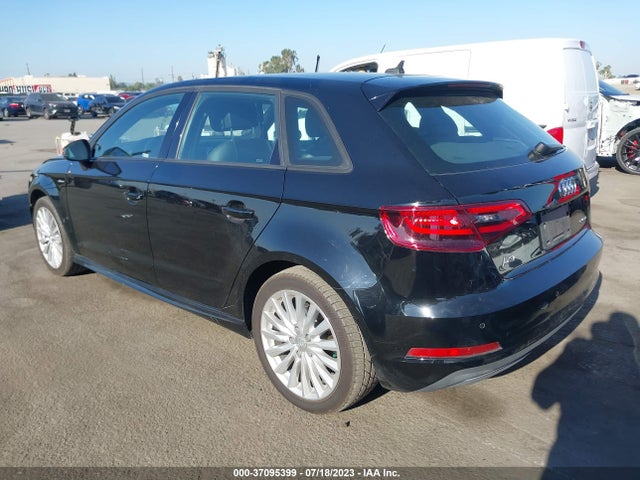 WAUUPBFF1GA122999 Audi A3 E-tron Premium