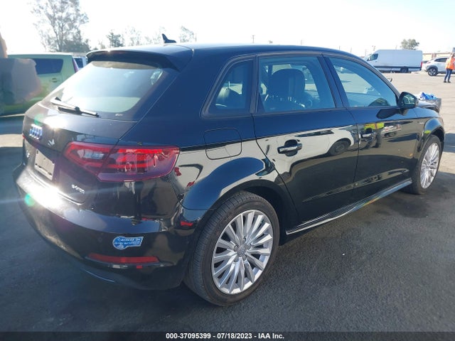 WAUUPBFF1GA122999 Audi A3 E-tron Premium