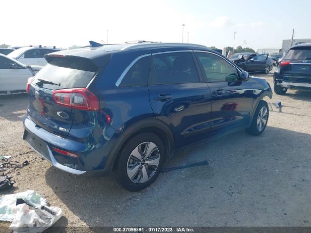 KNDCB3LC4K5218110 KIA NIRO LX