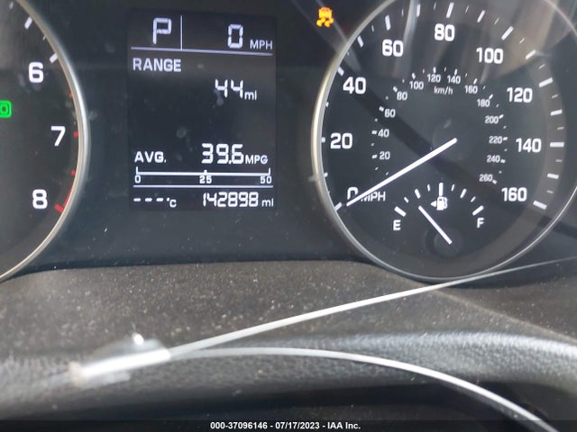 2017 HYUNDAI ELANTRA SE VIN: 5NPD84LF7HH108034