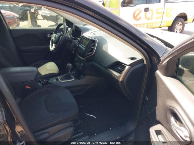 1C4PJMCS1GW187160 Jeep Cherokee Altitude