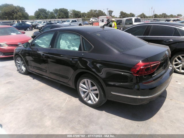 1VWLA7A3XKC010996 Volkswagen Passat 2.0t Wolfsburg Edition