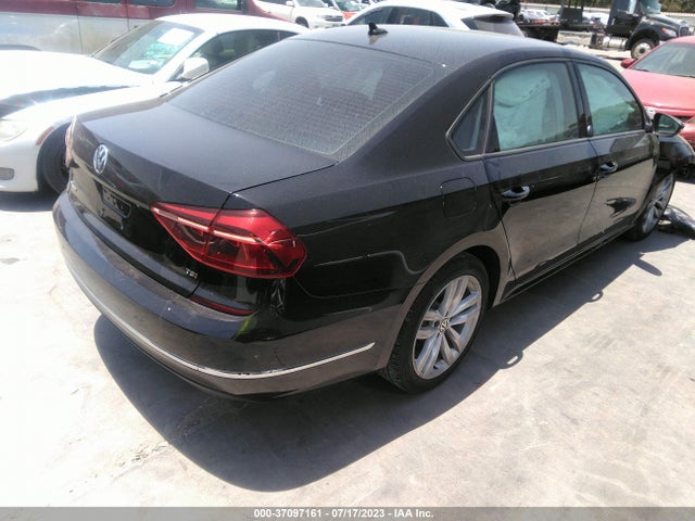 1VWLA7A3XKC010996 Volkswagen Passat 2.0t Wolfsburg Edition