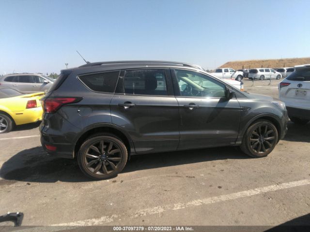 1FMCU9GD8KUB06802 Ford ESCAPE SE