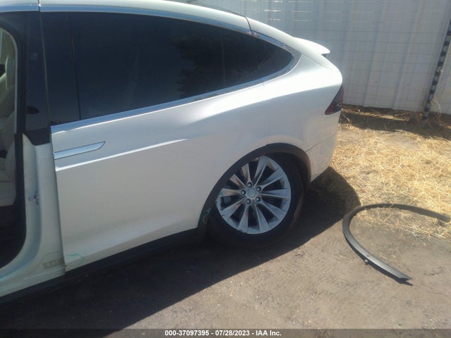 5YJXCBE28JF100183 Tesla Model X 75d/100d/p100d