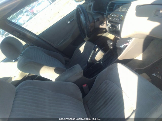 1998 HONDA ACCORD SDN DX VIN: 1HGCF8649WA126897