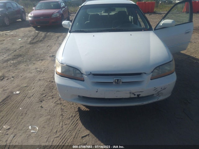 1998 HONDA ACCORD SDN DX VIN: 1HGCF8649WA126897