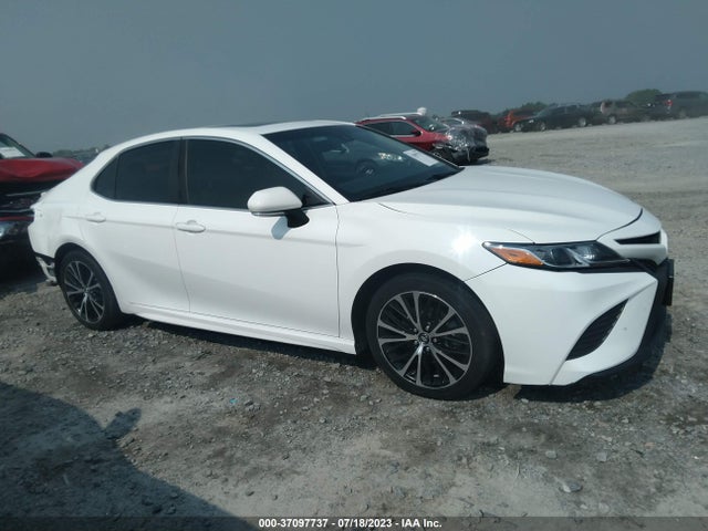 2018 TOYOTA CAMRY SE VIN: 4T1B11HK7JU077147