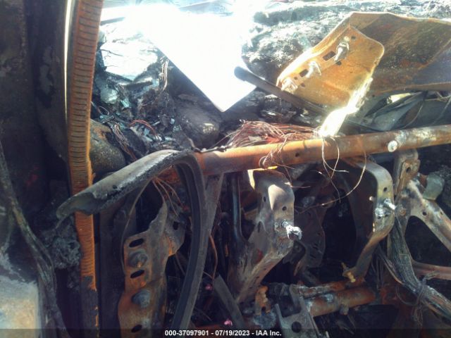 1FMCU0JD6HUD17851 Ford Escape Titanium
