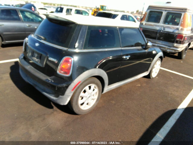 2007 MINI COOPER S WMWMF73527TL91335 Photo 3