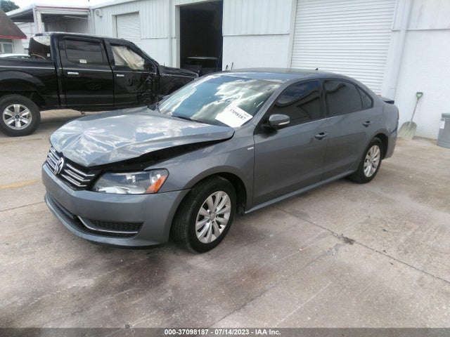 1VWAT7A36FC017032 Volkswagen Passat 1.8t Wolfsburg Ed