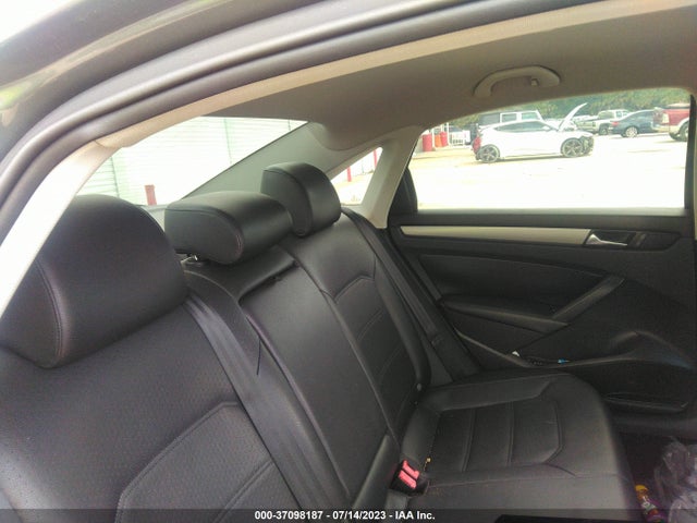 1VWAT7A36FC017032 Volkswagen Passat 1.8t Wolfsburg Ed