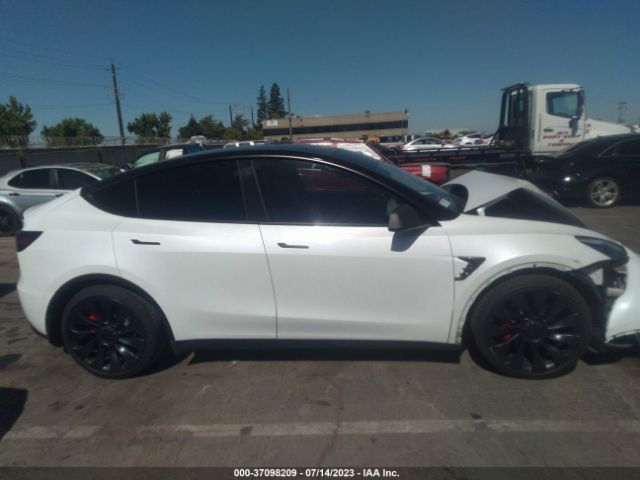 7SAYGDEF6NF561382 Tesla Model Y Performance