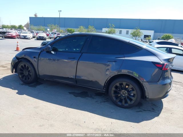 7SAYGDEE4PF611061 Tesla Model Y Long Range