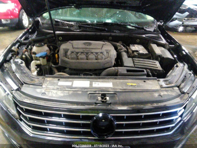 1VWBA7A39JC045653 Volkswagen Passat 2.0t Se