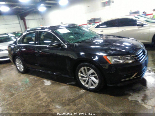 1VWBA7A39JC045653 Volkswagen Passat 2.0t Se