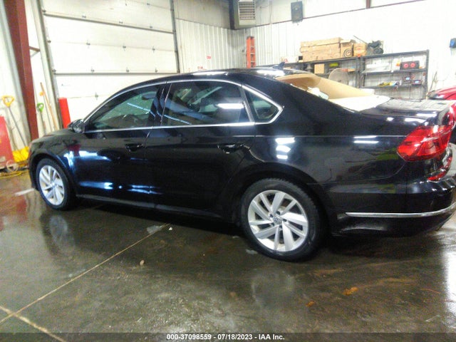 1VWBA7A39JC045653 Volkswagen Passat 2.0t Se