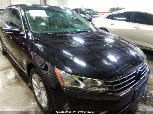 1VWBA7A39JC045653 Volkswagen Passat 2.0t Se