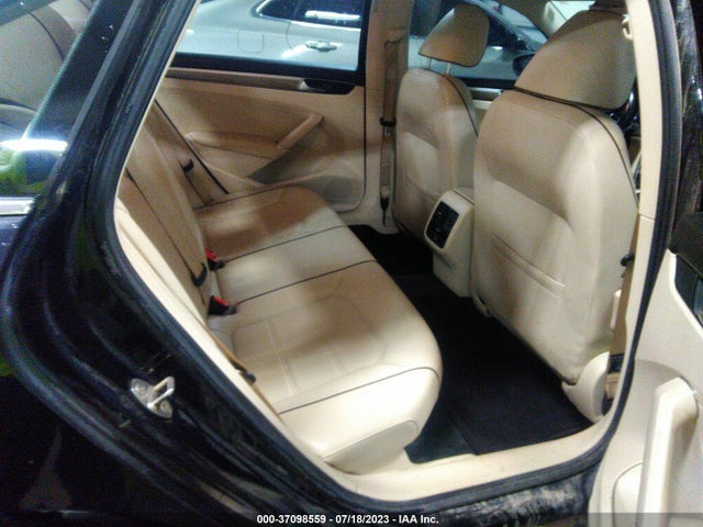 1VWBA7A39JC045653 Volkswagen Passat 2.0t Se