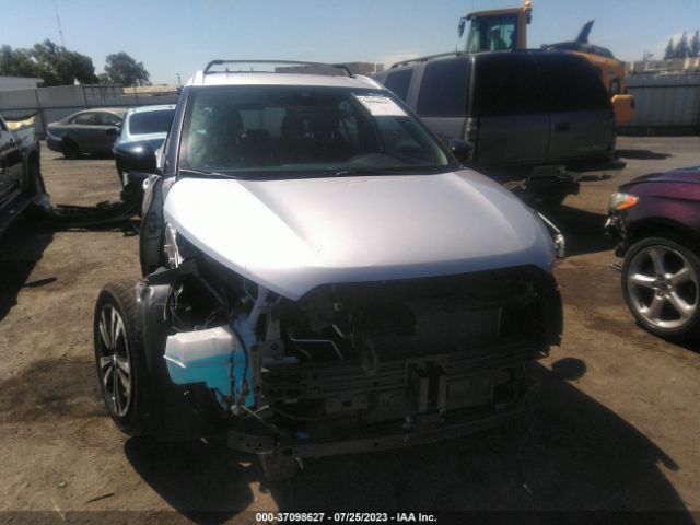 3N1CP5DV0LL555780 Nissan KICKS SR