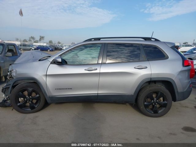 1C4PJLCB6JD533684 Jeep Cherokee Latitude