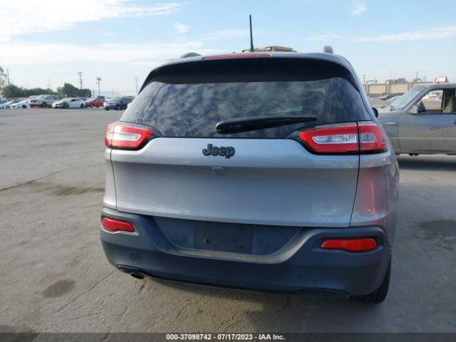 1C4PJLCB6JD533684 Jeep Cherokee Latitude