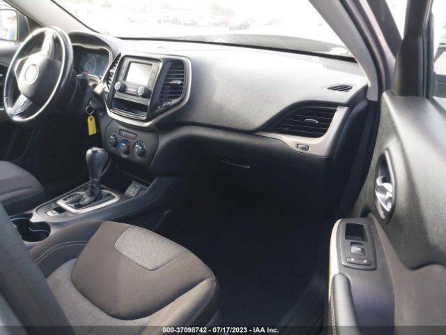1C4PJLCB6JD533684 Jeep Cherokee Latitude