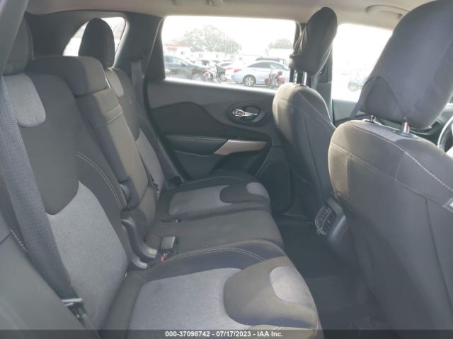 1C4PJLCB6JD533684 Jeep Cherokee Latitude
