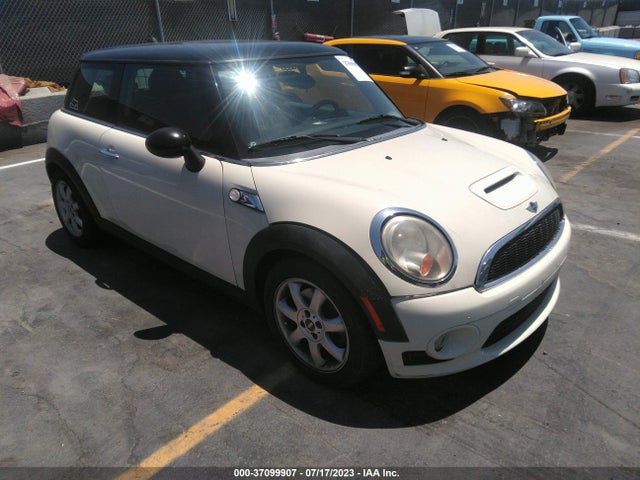 2010 MINI COOPER HARDTOP WMWMF7C58ATZ73446 Photo 0