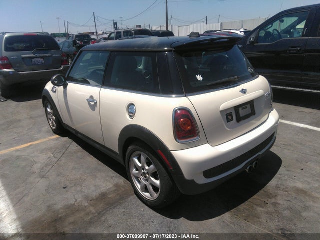 2010 MINI COOPER HARDTOP WMWMF7C58ATZ73446 Photo 2