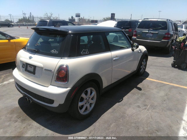 2010 MINI COOPER HARDTOP WMWMF7C58ATZ73446 Photo 3