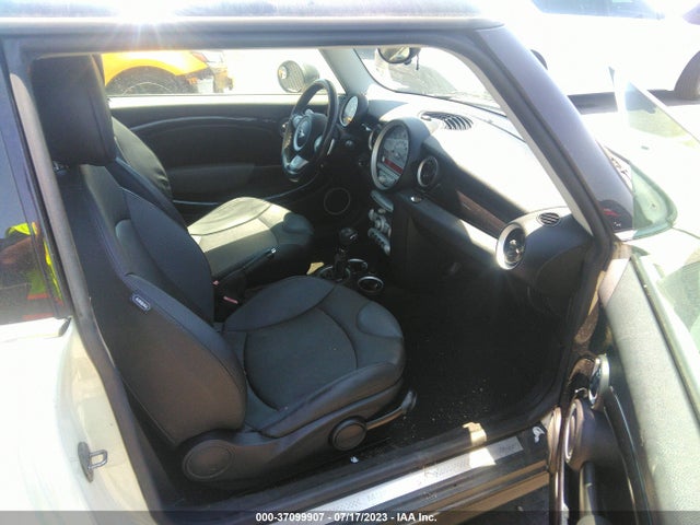 2010 MINI COOPER HARDTOP WMWMF7C58ATZ73446 Photo 4