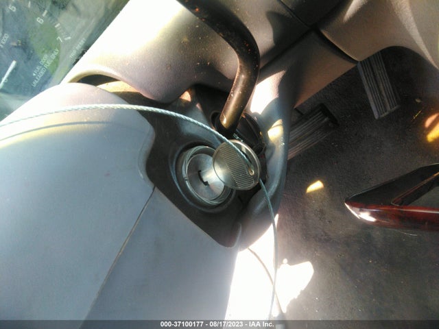 2000 CHRYSLER TOWN & COUNTRY LX VIN: 1C4GP44G2YB799501