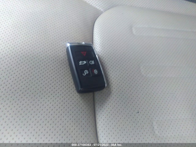 Land Rover Defender X-dynamic Se 2021 SALE27RU1M2038306 Image 3