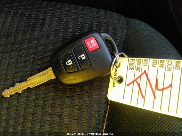2017 TOYOTA RAV4 LE VIN: JTMBFREV4HJ708757