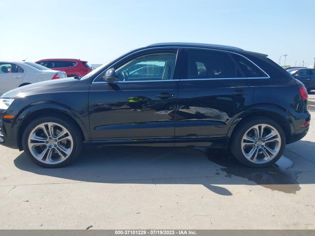 WA1JCCFS7HR008135 Audi Q3 Premium Plus