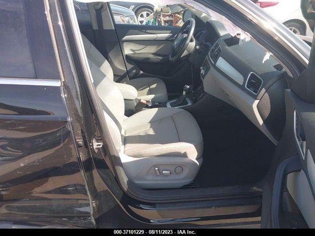 WA1JCCFS7HR008135 Audi Q3 Premium Plus