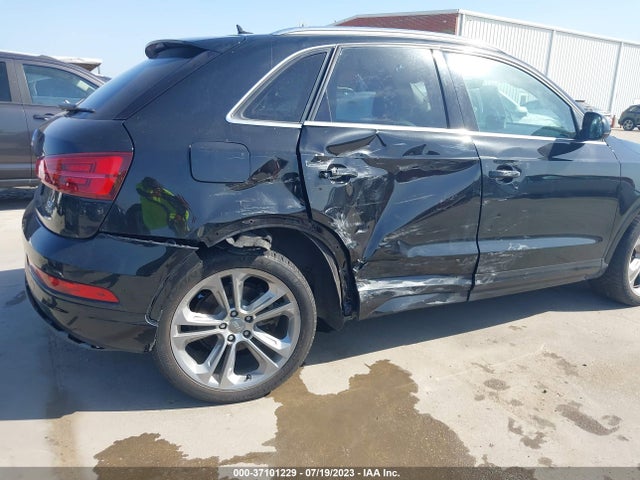 WA1JCCFS7HR008135 Audi Q3 Premium Plus